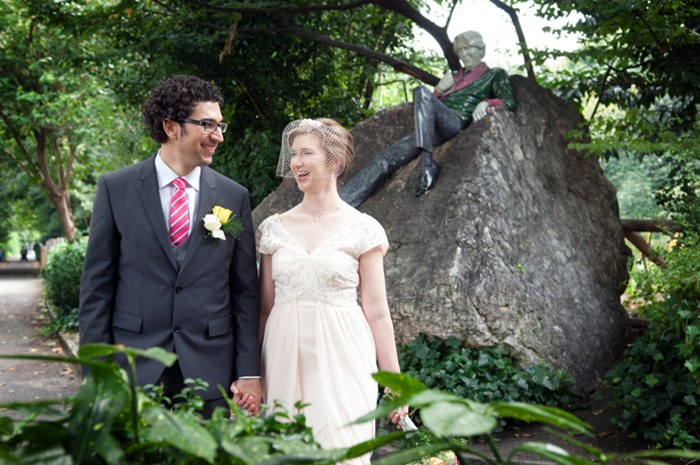 The bride and groom pose for a wedding portrait in Merrion Square Park